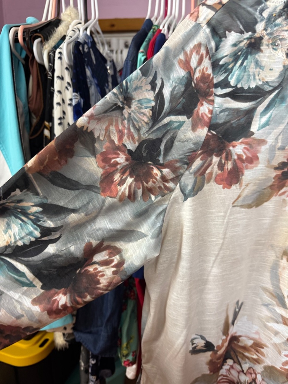 Alfred Dunner Floral Embellished Lace Neck Top 1X - Picture 6 of 6